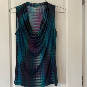 Silky sleeveless dress shirt, multicolor. Size medium